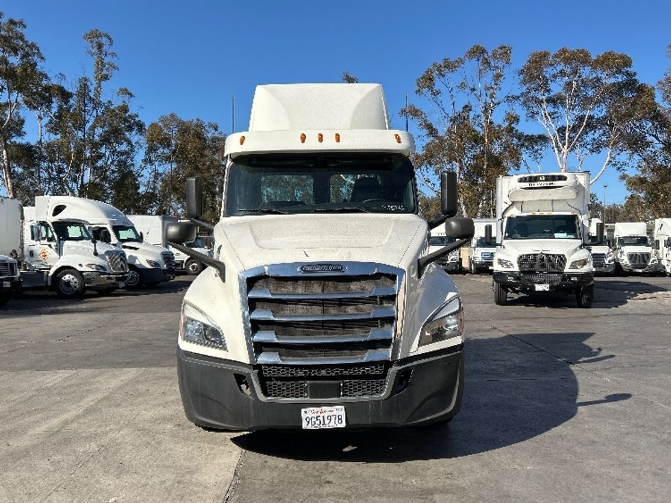 Day Cab Tractor-Heavy Duty Tractors-Freightliner-2019-T12664ST-Fontana-CA-166,440\n\t\tmiles-$ 60,000 - Image 2