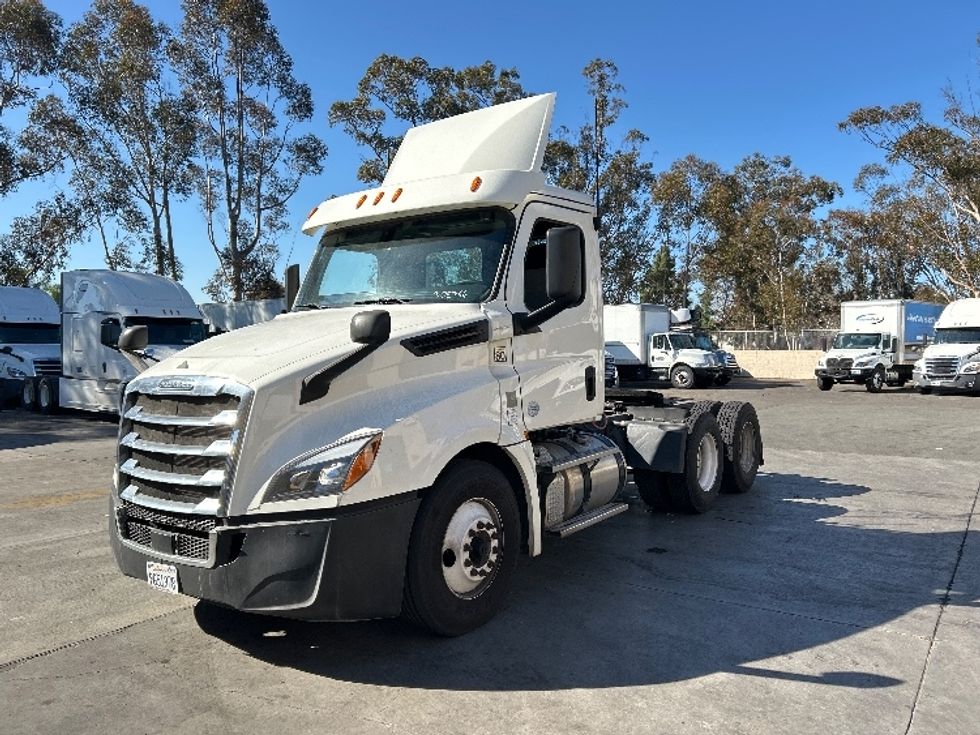 Day Cab Tractor-Heavy Duty Tractors-Freightliner-2019-T12664ST-Fontana-CA-166,440\n\t\tmiles-$ 60,000 - Image 3