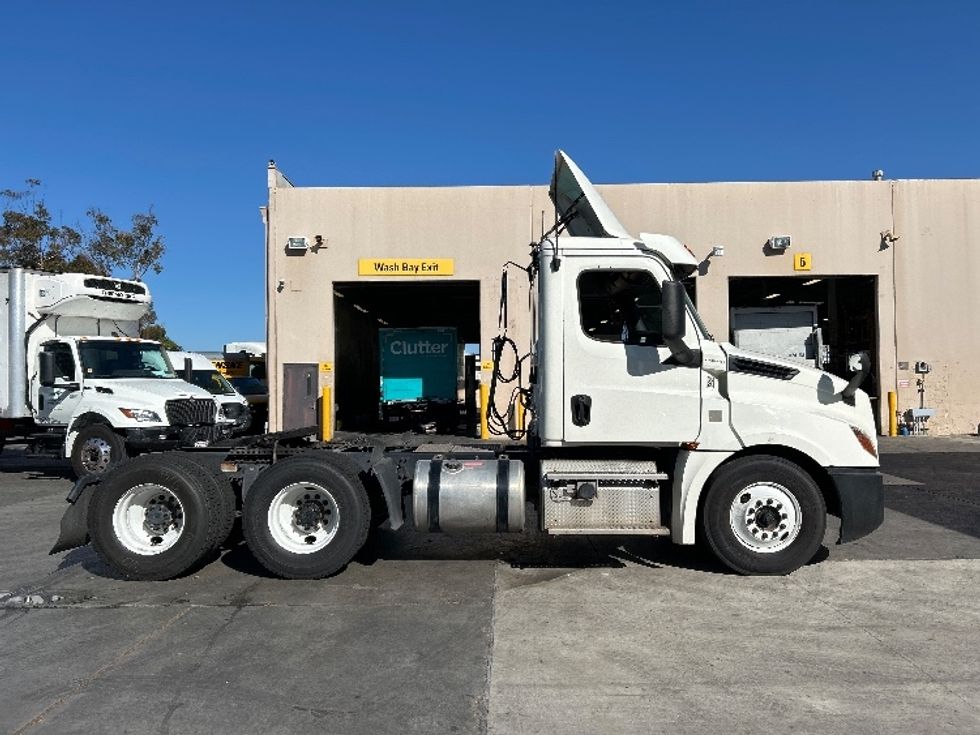 Day Cab Tractor-Heavy Duty Tractors-Freightliner-2019-T12664ST-Fontana-CA-166,440\n\t\tmiles-$ 60,000 - Image 8