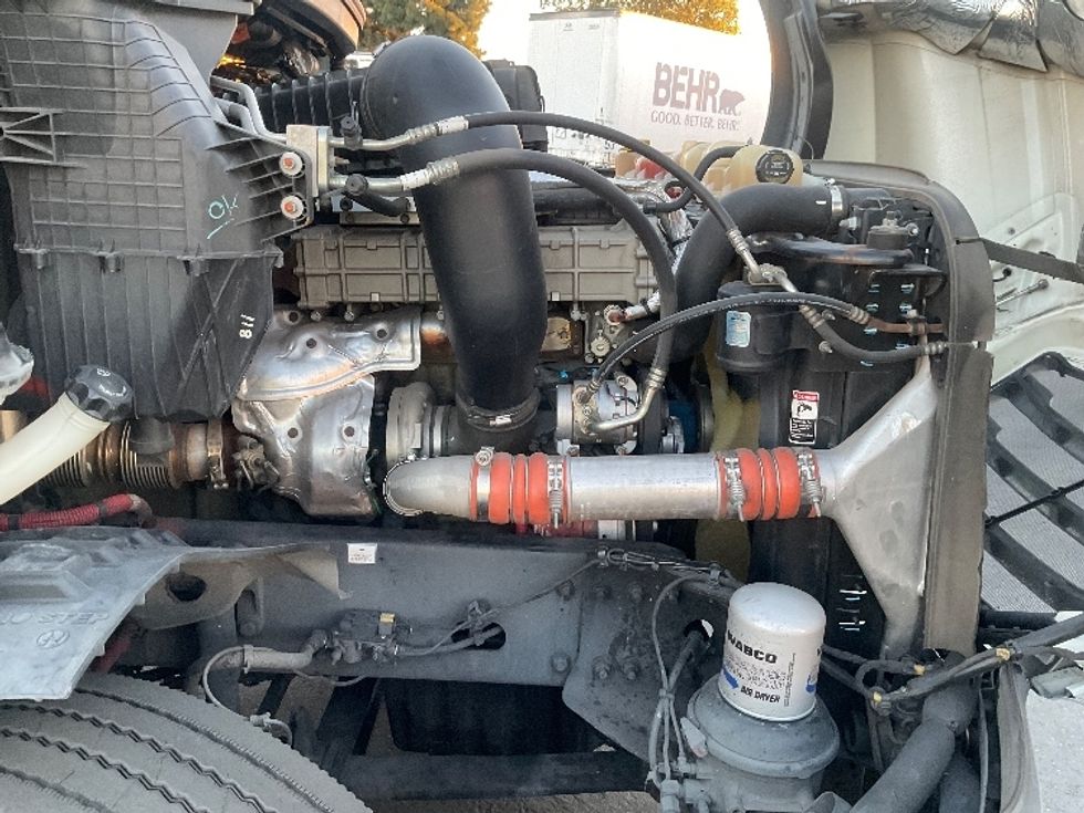 Day Cab Tractor-Heavy Duty Tractors-Freightliner-2019-T12664ST-Fontana-CA-240,785\n\t\tmiles-$ 53,000 - Image 15