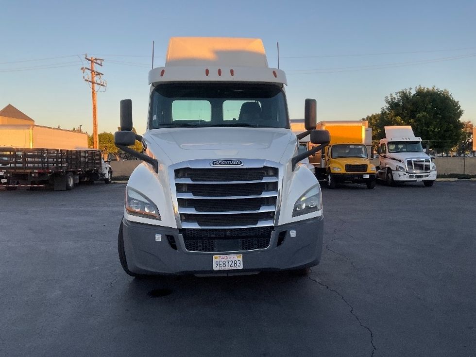 Day Cab Tractor-Heavy Duty Tractors-Freightliner-2019-T12664ST-Fontana-CA-240,785\n\t\tmiles-$ 53,000 - Image 2