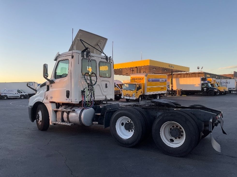 Day Cab Tractor-Heavy Duty Tractors-Freightliner-2019-T12664ST-Fontana-CA-240,785\n\t\tmiles-$ 53,000 - Image 5