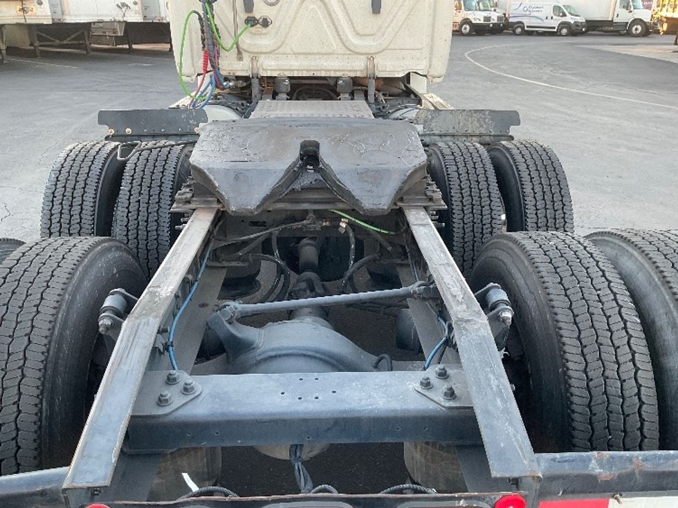Day Cab Tractor-Heavy Duty Tractors-Freightliner-2019-T12664ST-Fontana-CA-240,785\n\t\tmiles-$ 53,000 - Image 6