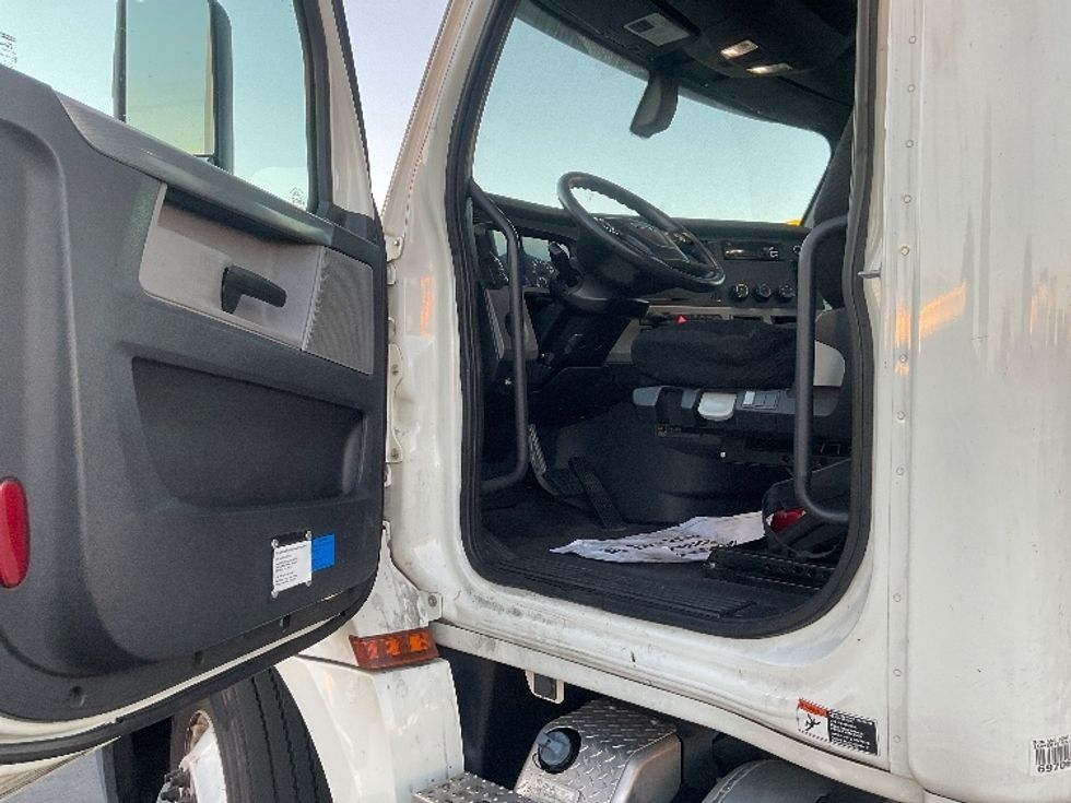 Day Cab Tractor-Heavy Duty Tractors-Freightliner-2019-T12664ST-Fontana-CA-240,785\n\t\tmiles-$ 53,000 - Image 9