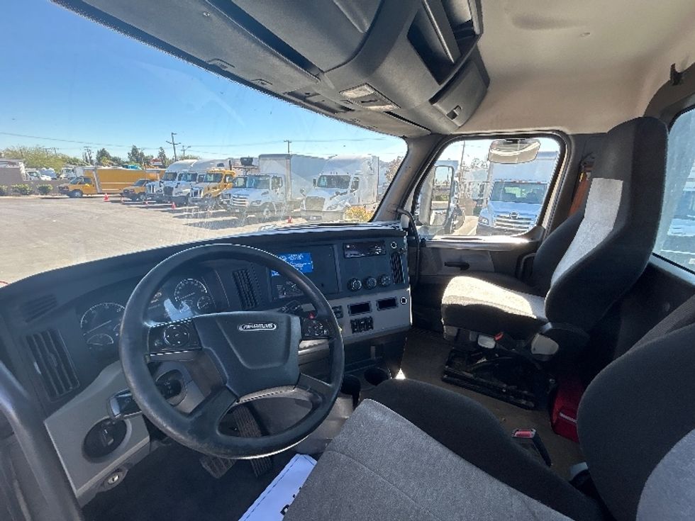 Day Cab Tractor-Heavy Duty Tractors-Freightliner-2019-T12664ST-Fontana-CA-259,581\n\t\tmiles-$ 55,500 - Image 10