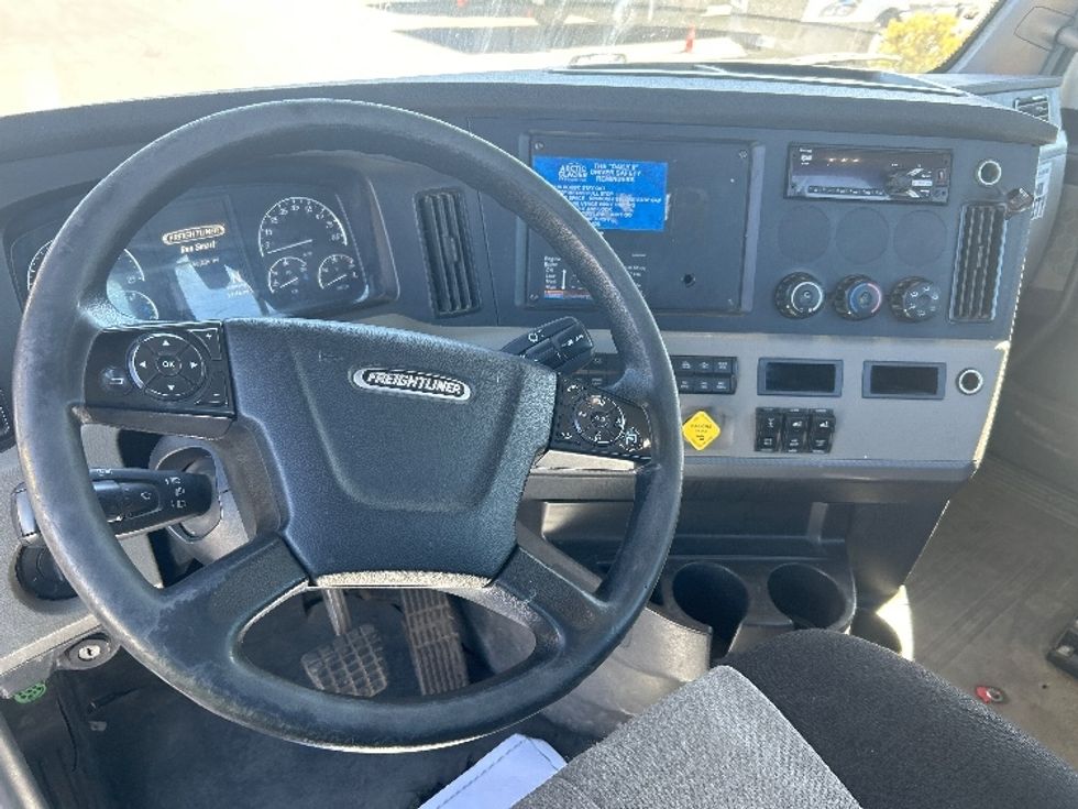 Day Cab Tractor-Heavy Duty Tractors-Freightliner-2019-T12664ST-Fontana-CA-259,581\n\t\tmiles-$ 55,500 - Image 11