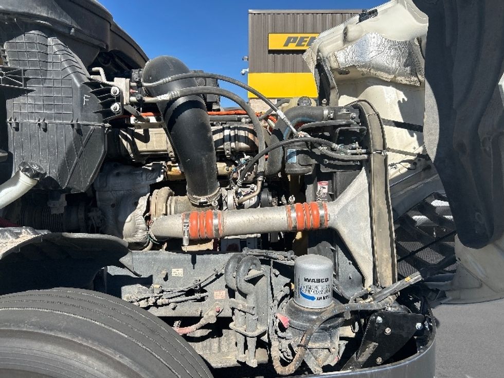 Day Cab Tractor-Heavy Duty Tractors-Freightliner-2019-T12664ST-Fontana-CA-259,581\n\t\tmiles-$ 55,500 - Image 15