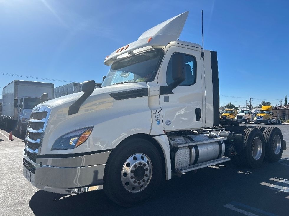 Day Cab Tractor-Heavy Duty Tractors-Freightliner-2019-T12664ST-Fontana-CA-259,581\n\t\tmiles-$ 55,500 - Image 3