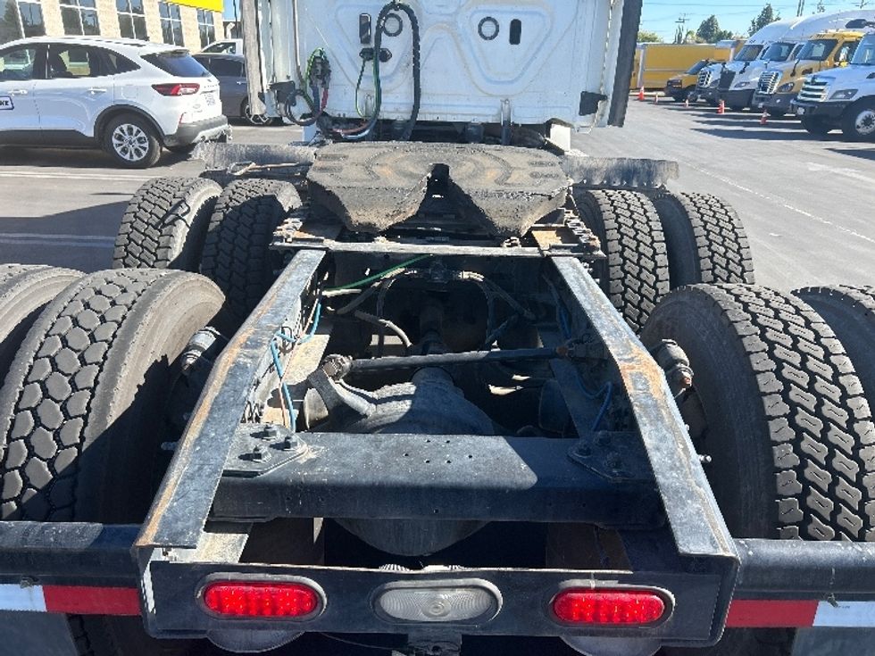 Day Cab Tractor-Heavy Duty Tractors-Freightliner-2019-T12664ST-Fontana-CA-259,581\n\t\tmiles-$ 55,500 - Image 6