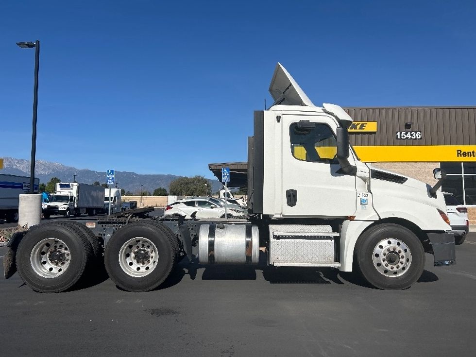 Day Cab Tractor-Heavy Duty Tractors-Freightliner-2019-T12664ST-Fontana-CA-259,581\n\t\tmiles-$ 55,500 - Image 8