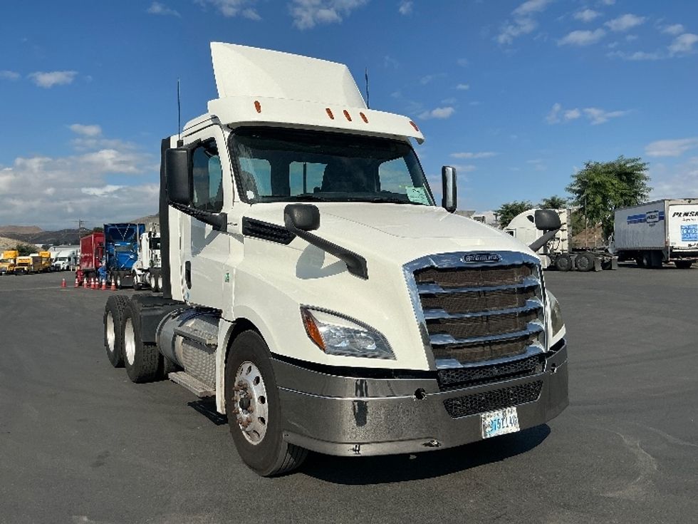 Day Cab Tractor-Heavy Duty Tractors-Freightliner-2019-T12664ST-Fontana-CA-268,196\n\t\tmiles-$ 55,000 - Image 1