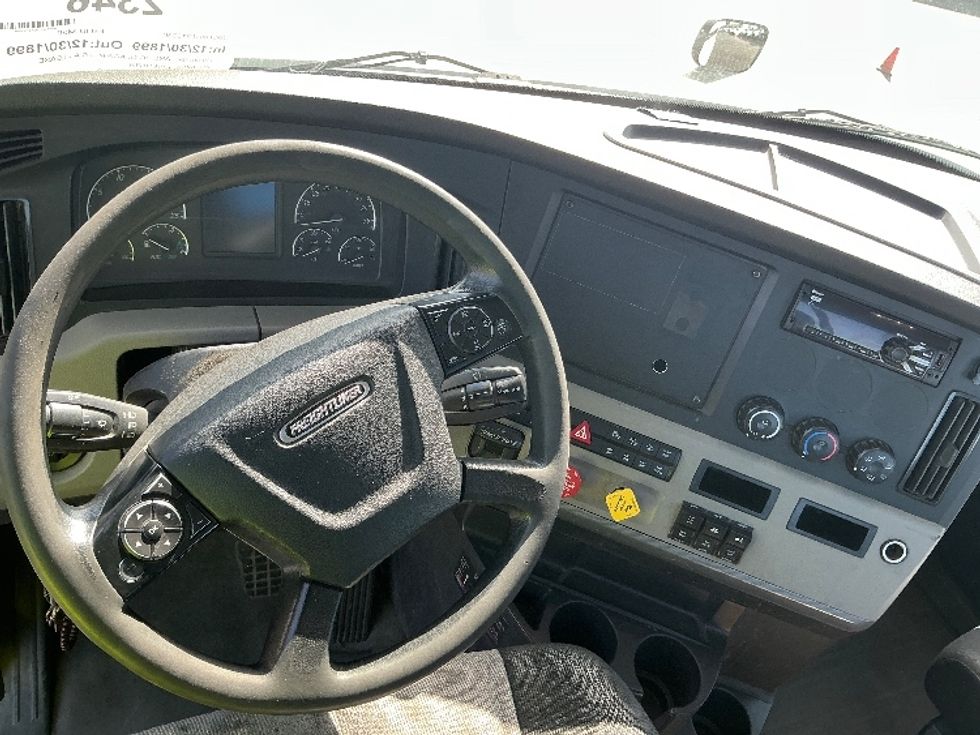 Day Cab Tractor-Heavy Duty Tractors-Freightliner-2019-T12664ST-Fontana-CA-268,196\n\t\tmiles-$ 55,000 - Image 11