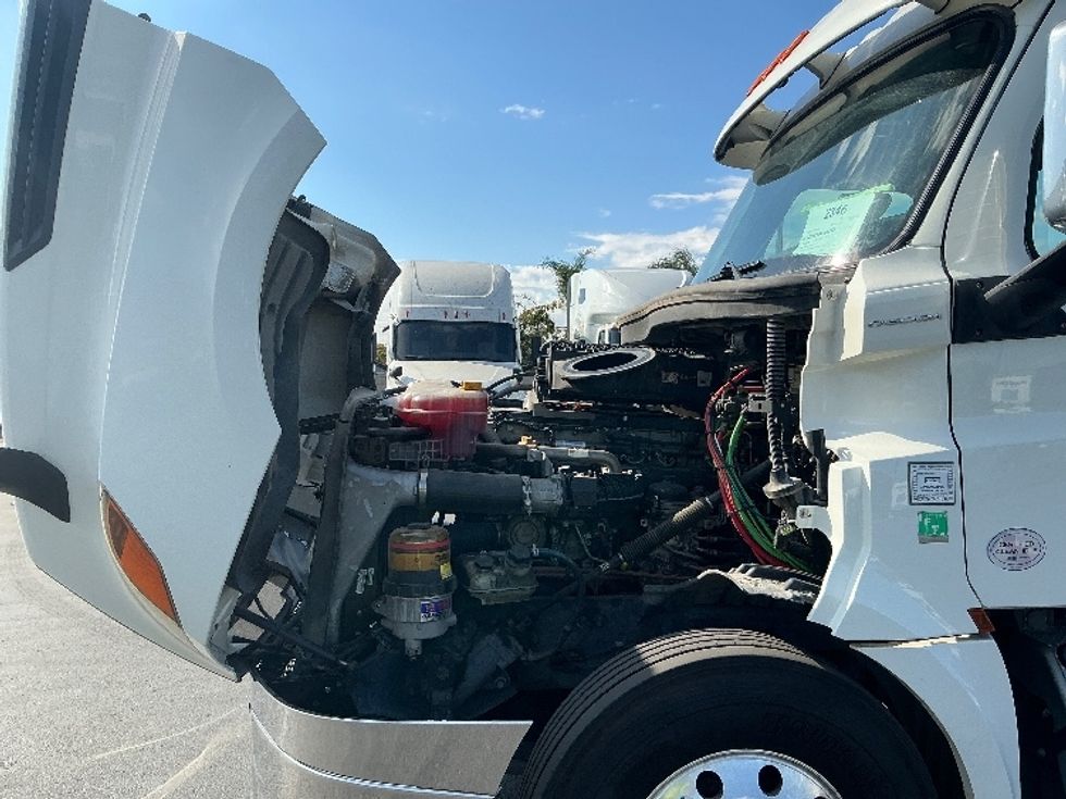 Day Cab Tractor-Heavy Duty Tractors-Freightliner-2019-T12664ST-Fontana-CA-268,196\n\t\tmiles-$ 55,000 - Image 16
