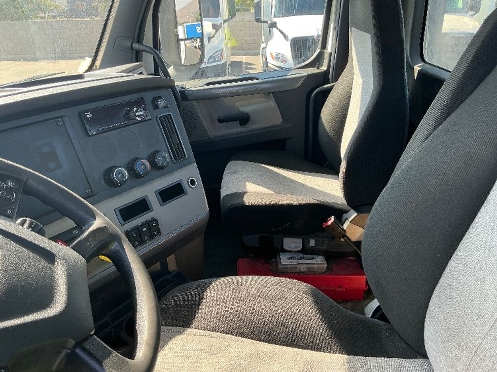 Day Cab Tractor-Heavy Duty Tractors-Freightliner-2019-T12664ST-Fontana-CA-268,196\n\t\tmiles-$ 55,000 - Image 17