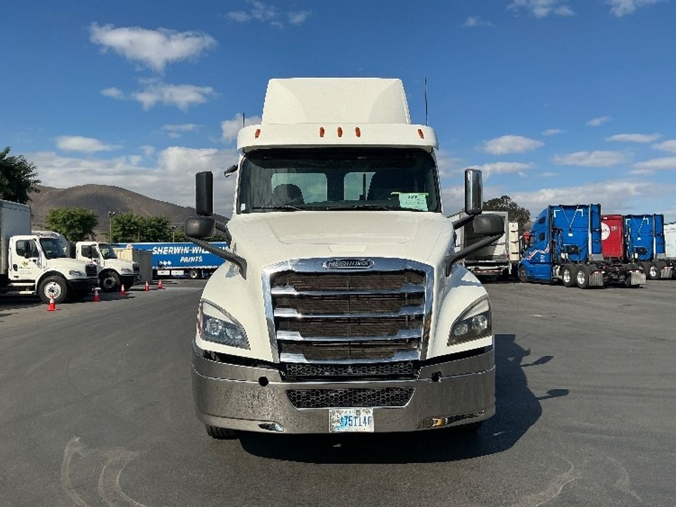 Day Cab Tractor-Heavy Duty Tractors-Freightliner-2019-T12664ST-Fontana-CA-268,196\n\t\tmiles-$ 55,000 - Image 2