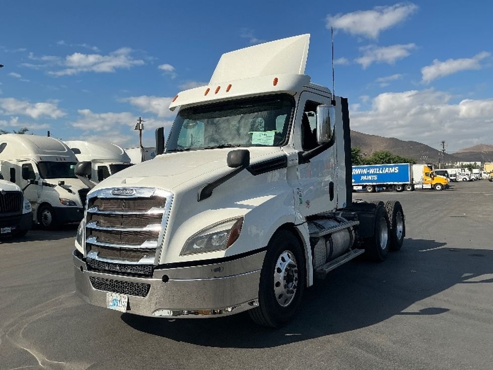 Day Cab Tractor-Heavy Duty Tractors-Freightliner-2019-T12664ST-Fontana-CA-268,196\n\t\tmiles-$ 55,000 - Image 3