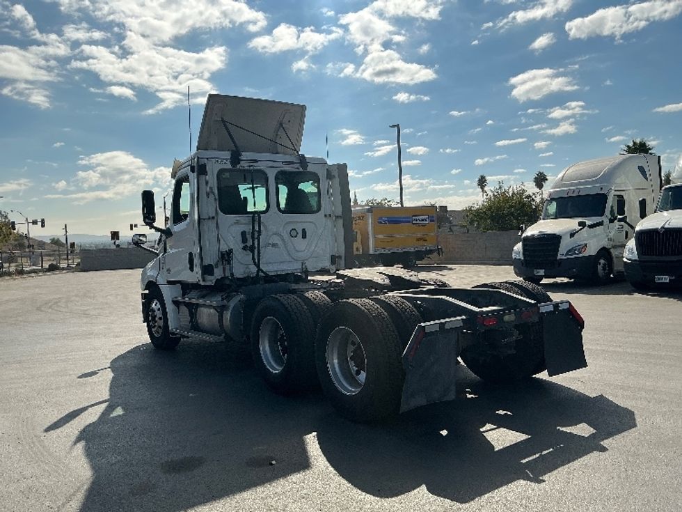 Day Cab Tractor-Heavy Duty Tractors-Freightliner-2019-T12664ST-Fontana-CA-268,196\n\t\tmiles-$ 55,000 - Image 5
