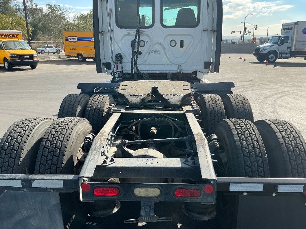 Day Cab Tractor-Heavy Duty Tractors-Freightliner-2019-T12664ST-Fontana-CA-268,196\n\t\tmiles-$ 55,000 - Image 6