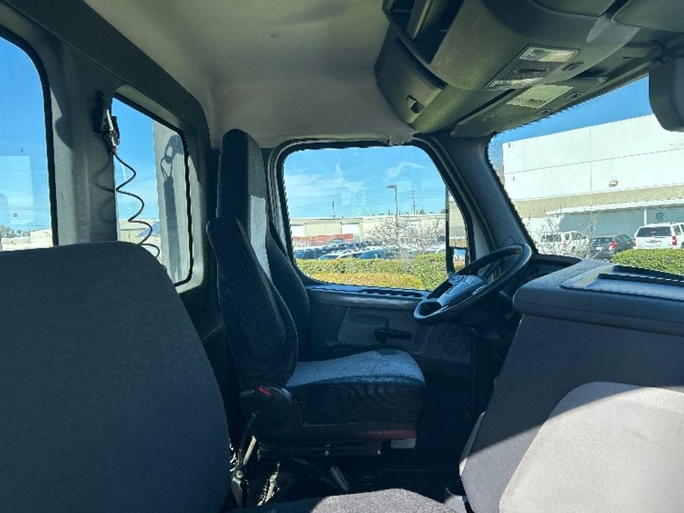 Day Cab Tractor-Heavy Duty Tractors-Freightliner-2019-T12664ST-Fontana-CA-273,845\n\t\tmiles-$ 51,250 - Image 14