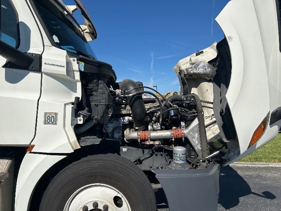 Day Cab Tractor-Heavy Duty Tractors-Freightliner-2019-T12664ST-Fontana-CA-273,845\n\t\tmiles-$ 51,250 - Image 15