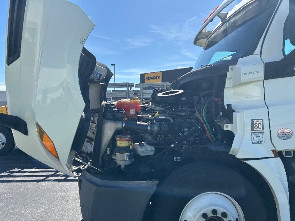 Day Cab Tractor-Heavy Duty Tractors-Freightliner-2019-T12664ST-Fontana-CA-273,845\n\t\tmiles-$ 51,250 - Image 16