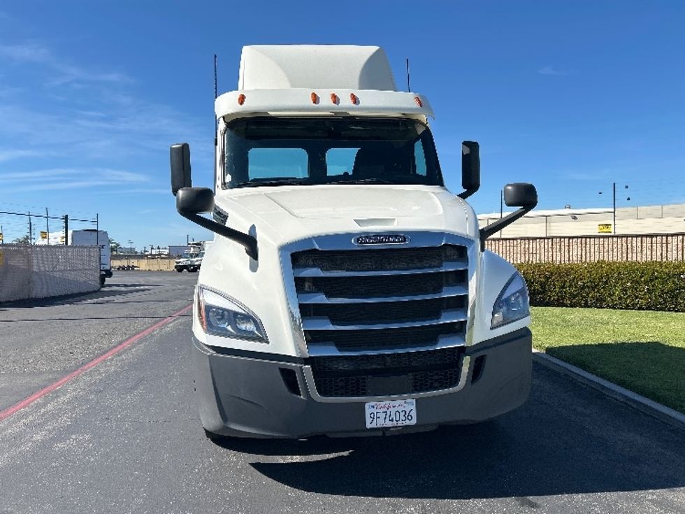 Day Cab Tractor-Heavy Duty Tractors-Freightliner-2019-T12664ST-Fontana-CA-273,845\n\t\tmiles-$ 51,250 - Image 2