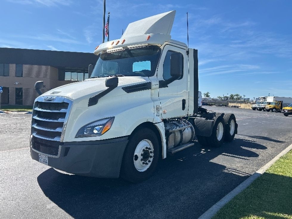 Day Cab Tractor-Heavy Duty Tractors-Freightliner-2019-T12664ST-Fontana-CA-273,845\n\t\tmiles-$ 51,250 - Image 3