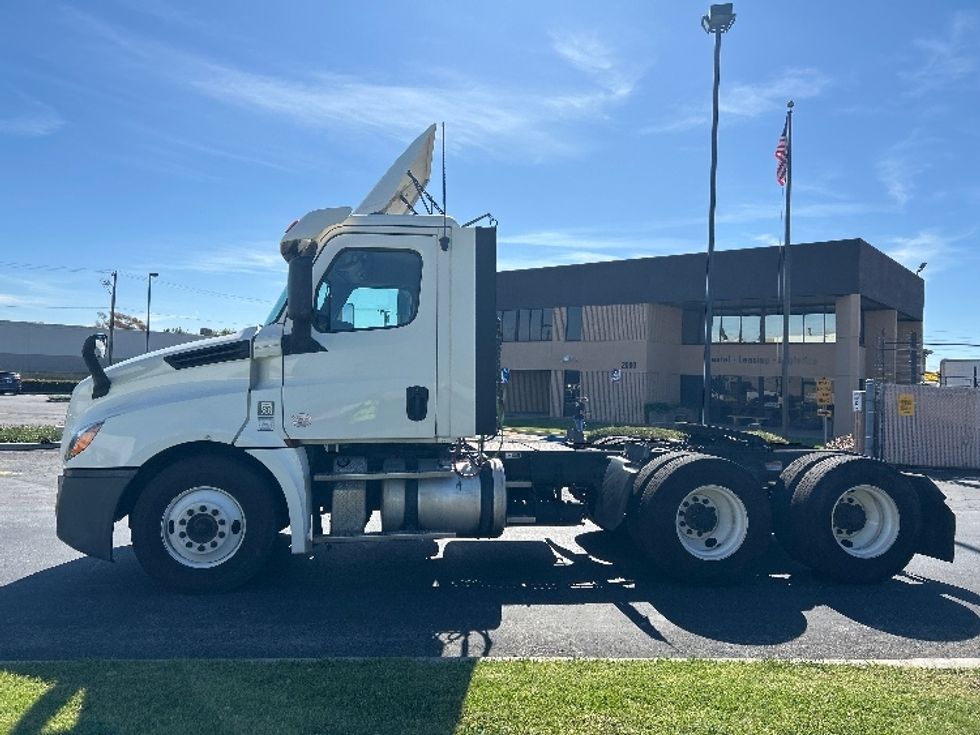 Day Cab Tractor-Heavy Duty Tractors-Freightliner-2019-T12664ST-Fontana-CA-273,845\n\t\tmiles-$ 51,250 - Image 4