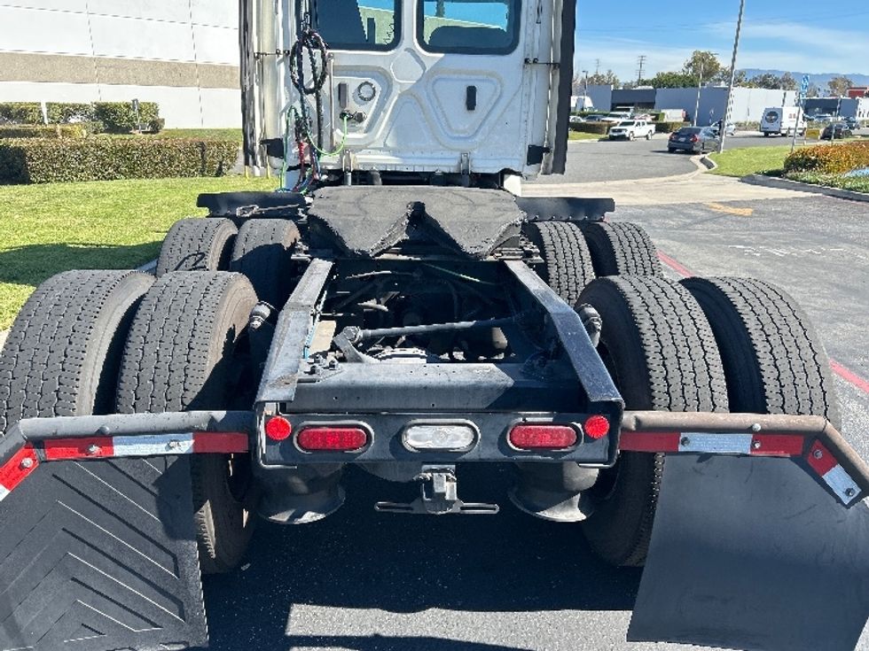 Day Cab Tractor-Heavy Duty Tractors-Freightliner-2019-T12664ST-Fontana-CA-273,845\n\t\tmiles-$ 51,250 - Image 6