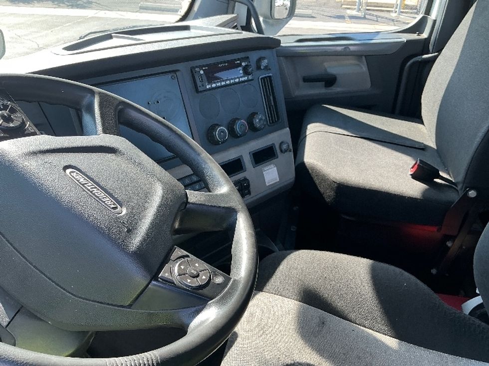 Day Cab Tractor-Heavy Duty Tractors-Freightliner-2019-T12664ST-Fontana-CA-280,858\n\t\tmiles-$ 52,500 - Image 10