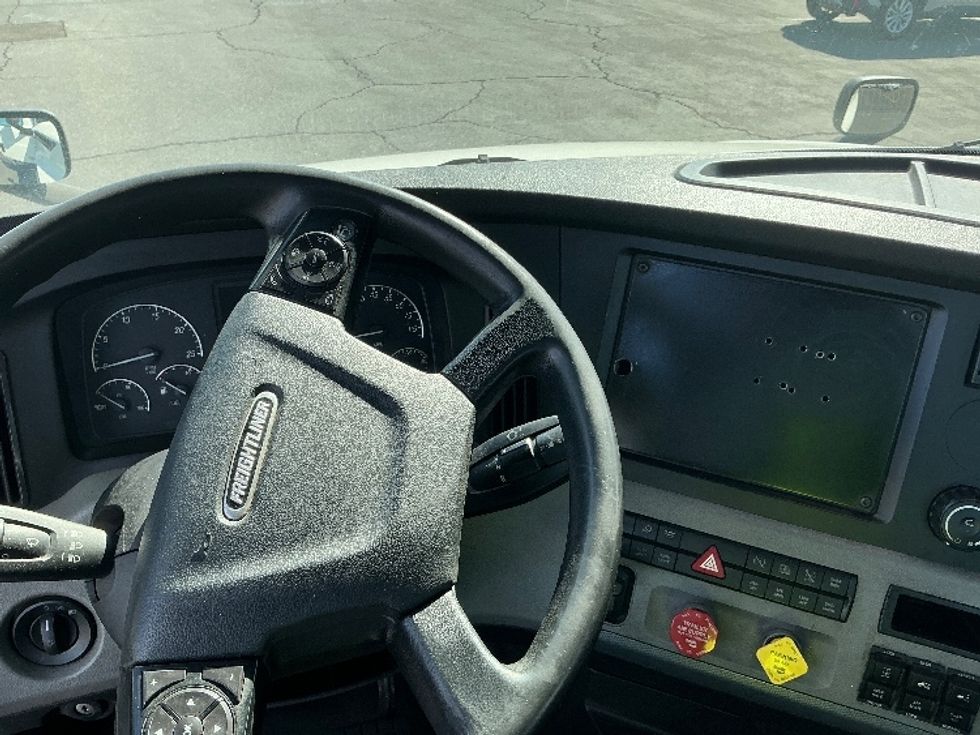 Day Cab Tractor-Heavy Duty Tractors-Freightliner-2019-T12664ST-Fontana-CA-280,858\n\t\tmiles-$ 52,500 - Image 11