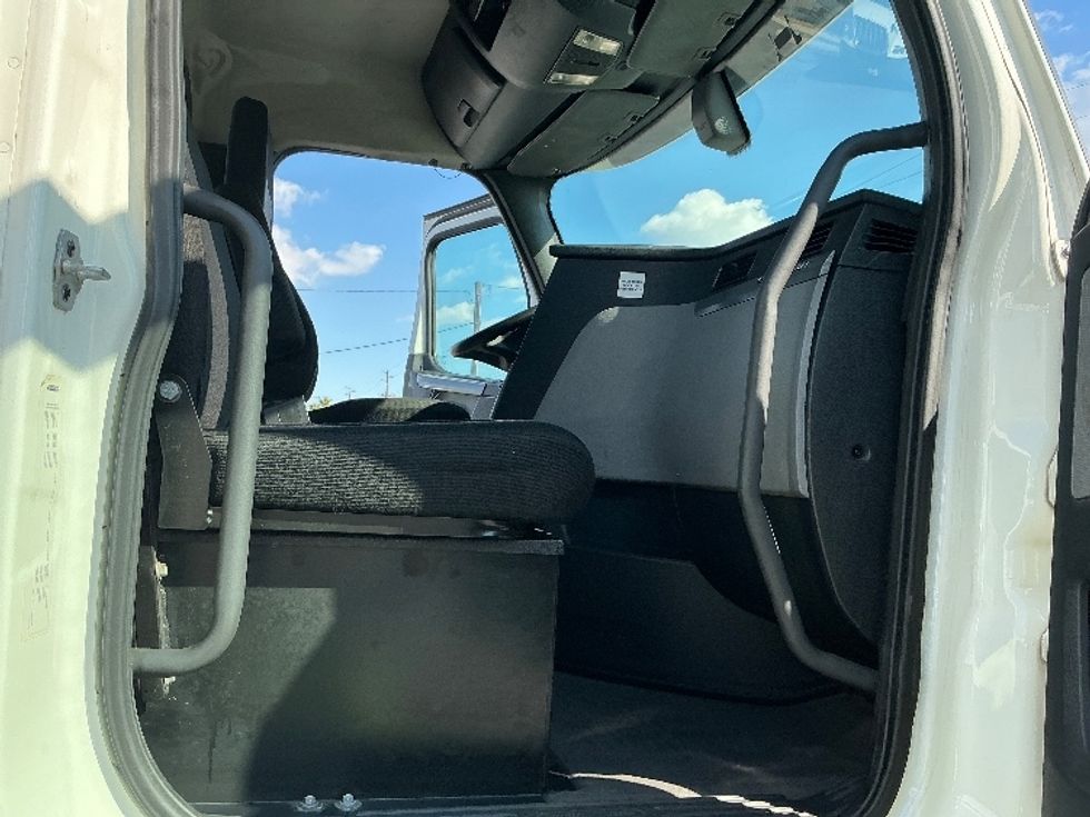Day Cab Tractor-Heavy Duty Tractors-Freightliner-2019-T12664ST-Fontana-CA-280,858\n\t\tmiles-$ 52,500 - Image 12