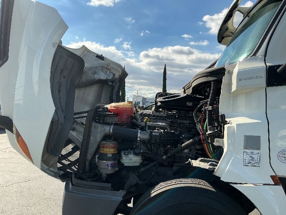 Day Cab Tractor-Heavy Duty Tractors-Freightliner-2019-T12664ST-Fontana-CA-280,858\n\t\tmiles-$ 52,500 - Image 15
