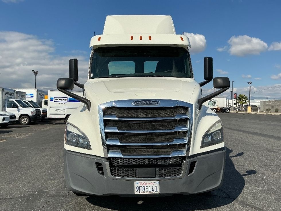 Day Cab Tractor-Heavy Duty Tractors-Freightliner-2019-T12664ST-Fontana-CA-280,858\n\t\tmiles-$ 52,500 - Image 2