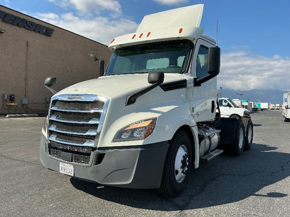 Day Cab Tractor-Heavy Duty Tractors-Freightliner-2019-T12664ST-Fontana-CA-280,858\n\t\tmiles-$ 52,500 - Image 3