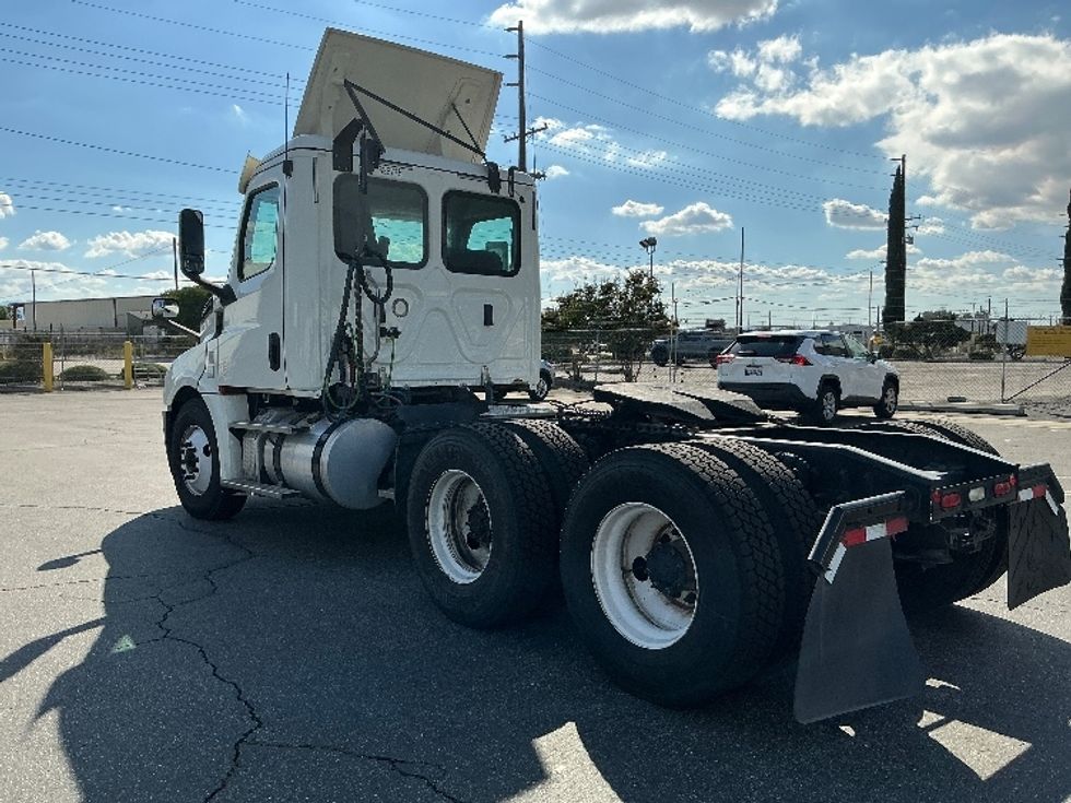 Day Cab Tractor-Heavy Duty Tractors-Freightliner-2019-T12664ST-Fontana-CA-280,858\n\t\tmiles-$ 52,500 - Image 5