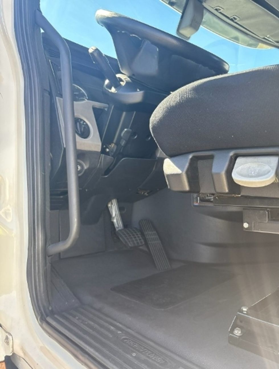 Day Cab Tractor-Heavy Duty Tractors-Freightliner-2019-T12664ST-Fontana-CA-280,858\n\t\tmiles-$ 52,500 - Image 9