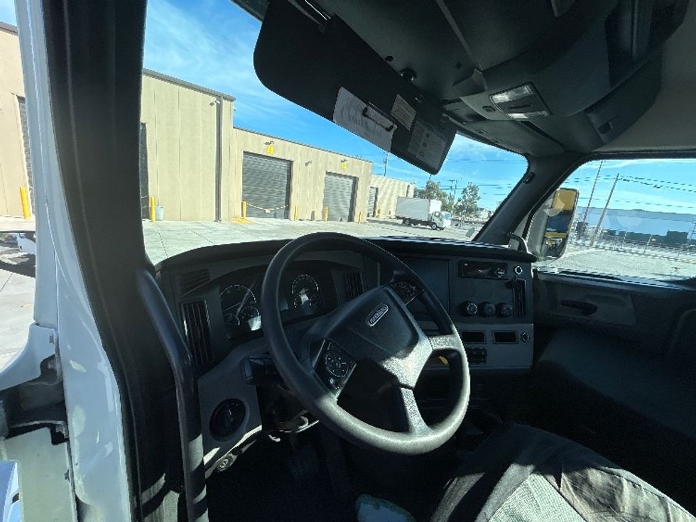 Day Cab Tractor-Heavy Duty Tractors-Freightliner-2019-T12664ST-Fontana-CA-298,139\n\t\tmiles-$ 50,000 - Image 11