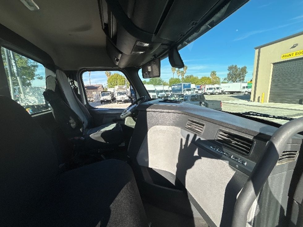 Day Cab Tractor-Heavy Duty Tractors-Freightliner-2019-T12664ST-Fontana-CA-298,139\n\t\tmiles-$ 50,000 - Image 13