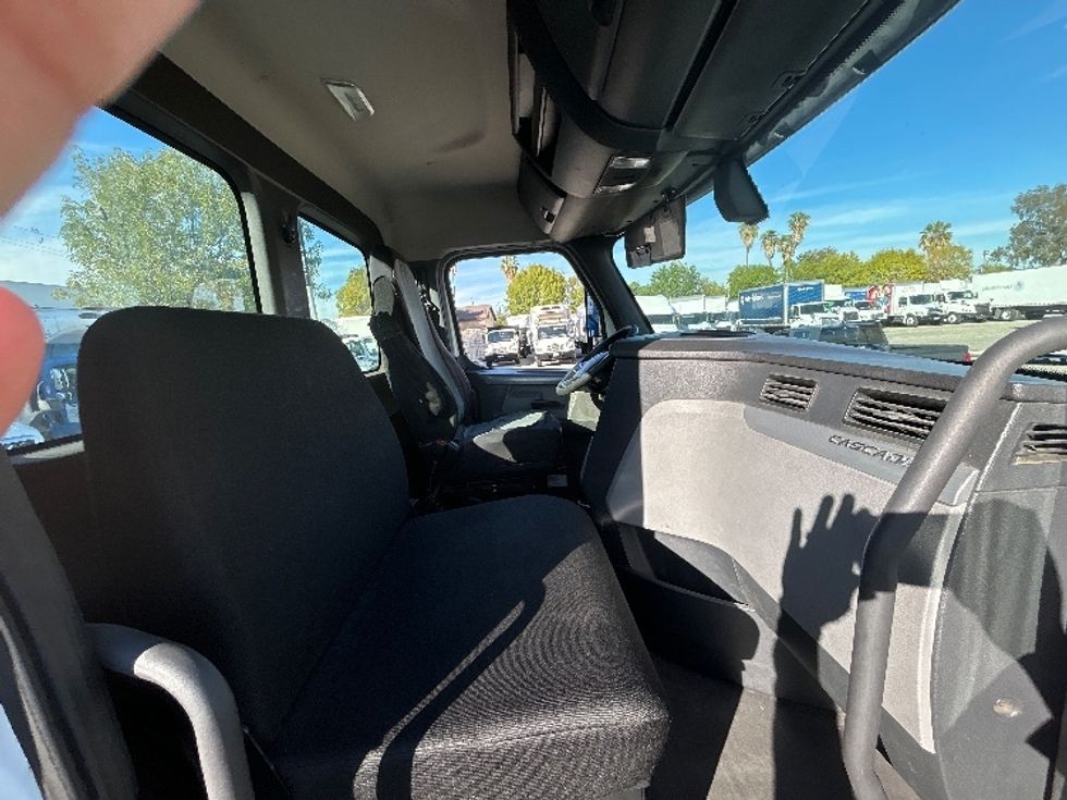 Day Cab Tractor-Heavy Duty Tractors-Freightliner-2019-T12664ST-Fontana-CA-298,139\n\t\tmiles-$ 50,000 - Image 14