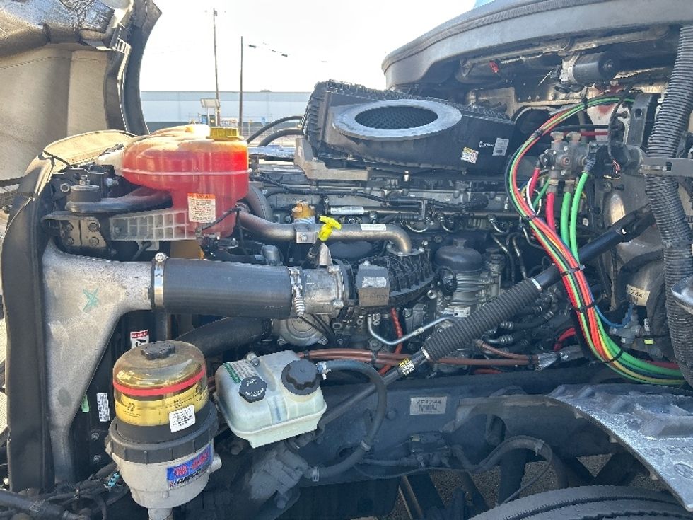 Day Cab Tractor-Heavy Duty Tractors-Freightliner-2019-T12664ST-Fontana-CA-298,139\n\t\tmiles-$ 50,000 - Image 16