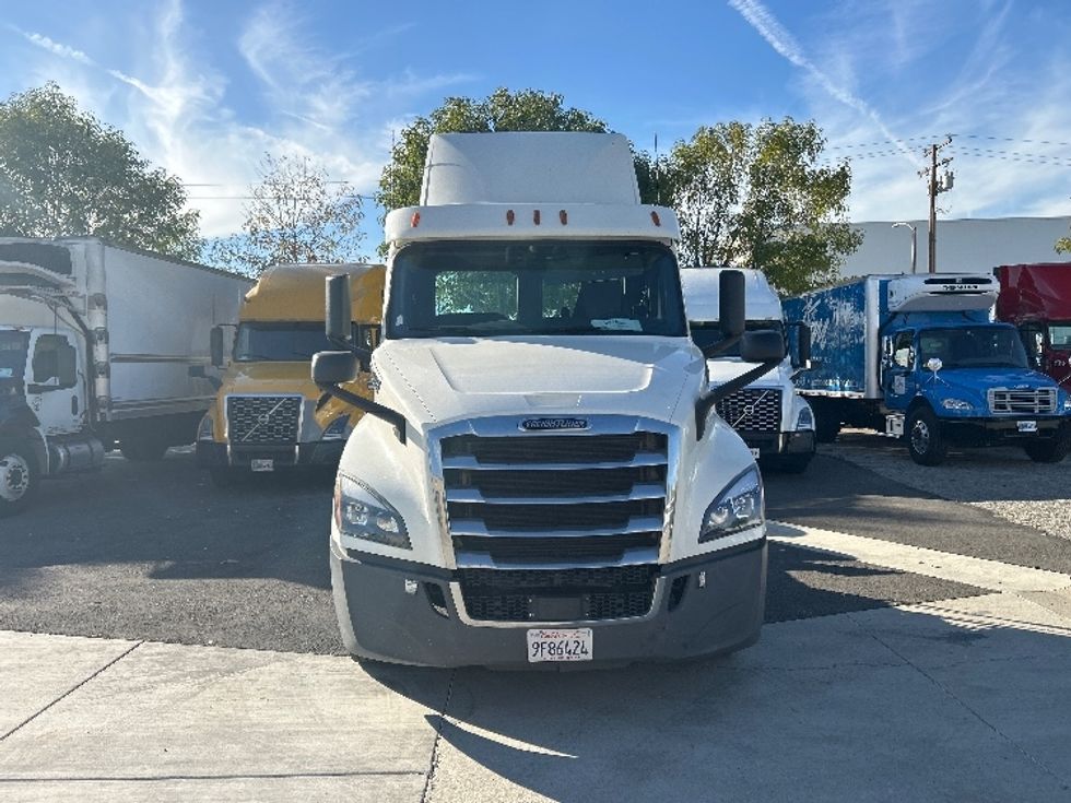 Day Cab Tractor-Heavy Duty Tractors-Freightliner-2019-T12664ST-Fontana-CA-298,139\n\t\tmiles-$ 50,000 - Image 2