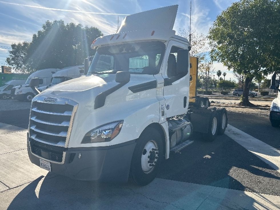 Day Cab Tractor-Heavy Duty Tractors-Freightliner-2019-T12664ST-Fontana-CA-298,139\n\t\tmiles-$ 50,000 - Image 3