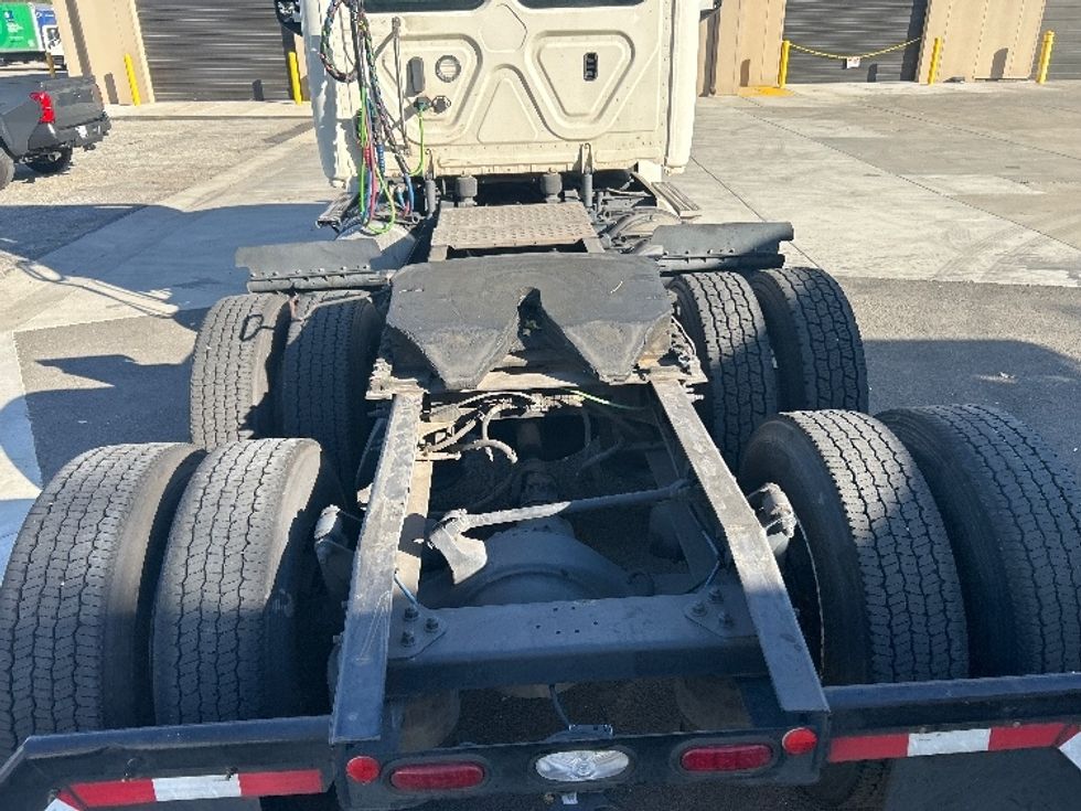 Day Cab Tractor-Heavy Duty Tractors-Freightliner-2019-T12664ST-Fontana-CA-298,139\n\t\tmiles-$ 50,000 - Image 6