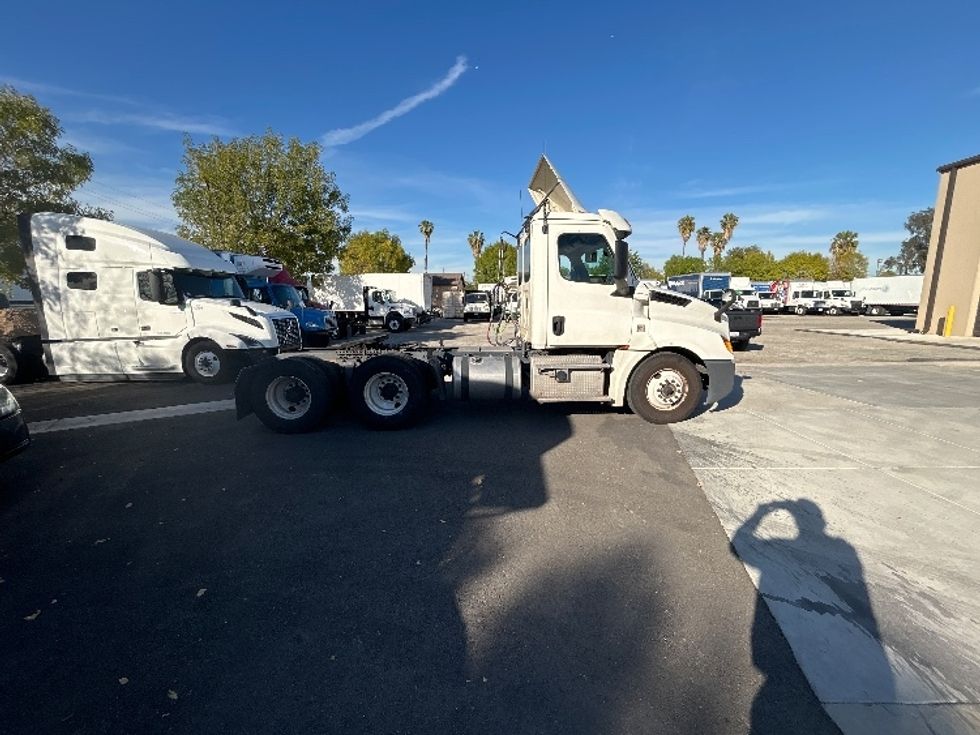 Day Cab Tractor-Heavy Duty Tractors-Freightliner-2019-T12664ST-Fontana-CA-298,139\n\t\tmiles-$ 50,000 - Image 8