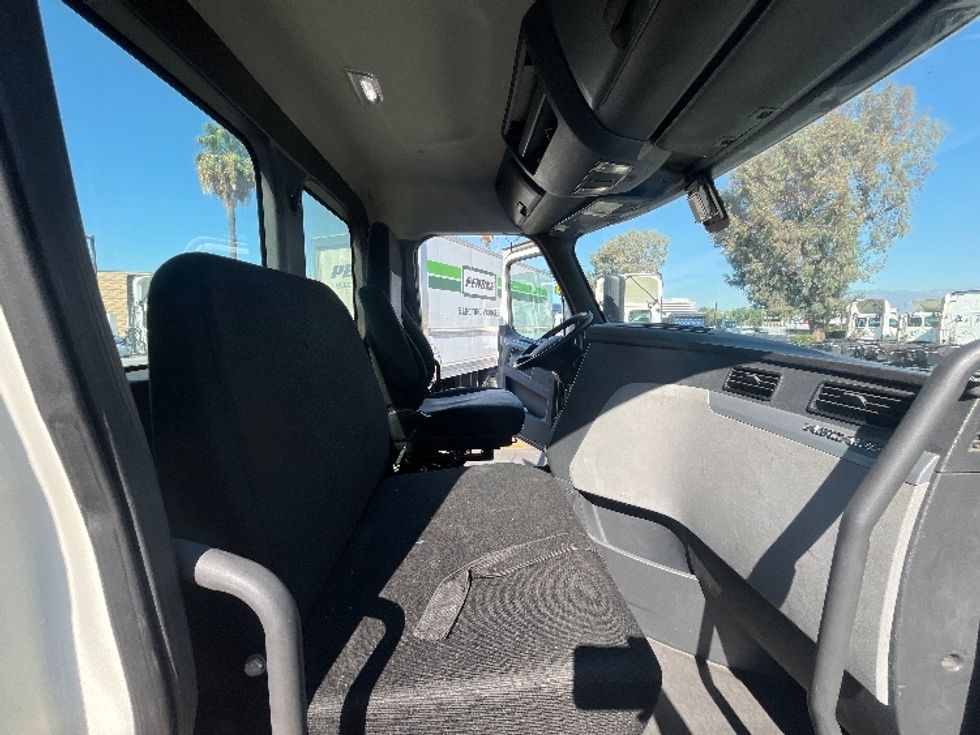 Day Cab Tractor-Heavy Duty Tractors-Freightliner-2019-T12664ST-Fontana-CA-318,302\n\t\tmiles-$ 53,500 - Image 14