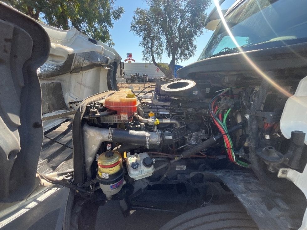 Day Cab Tractor-Heavy Duty Tractors-Freightliner-2019-T12664ST-Fontana-CA-318,302\n\t\tmiles-$ 53,500 - Image 16