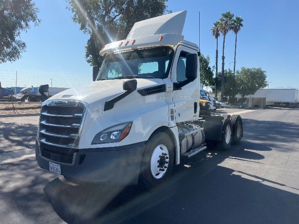 Day Cab Tractor-Heavy Duty Tractors-Freightliner-2019-T12664ST-Fontana-CA-318,302\n\t\tmiles-$ 53,500 - Image 3