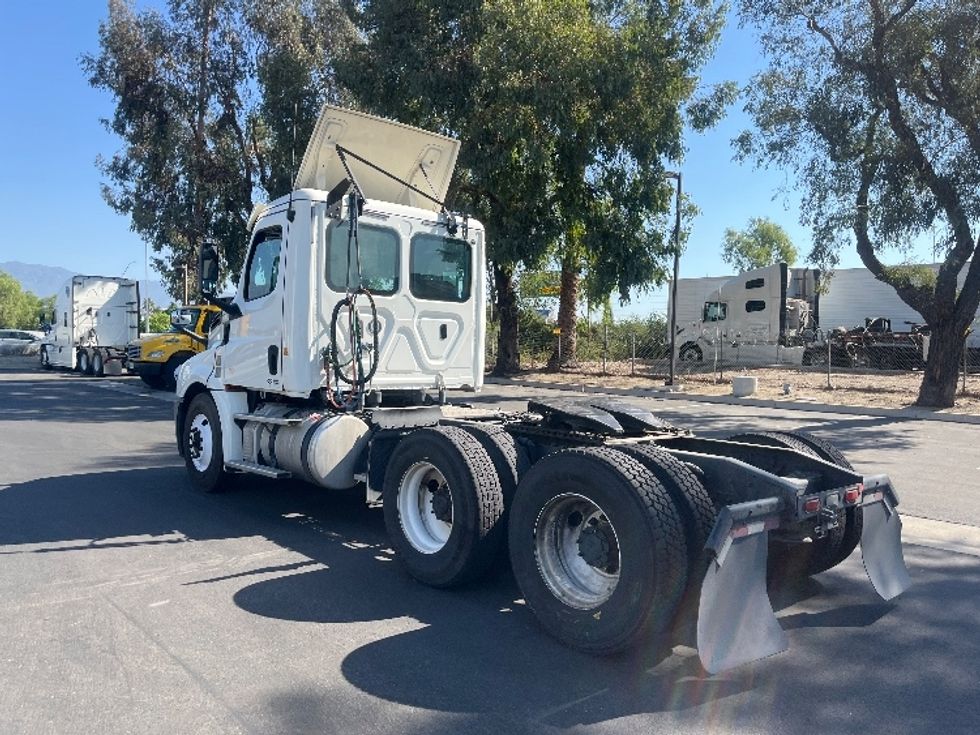 Day Cab Tractor-Heavy Duty Tractors-Freightliner-2019-T12664ST-Fontana-CA-318,302\n\t\tmiles-$ 53,500 - Image 5