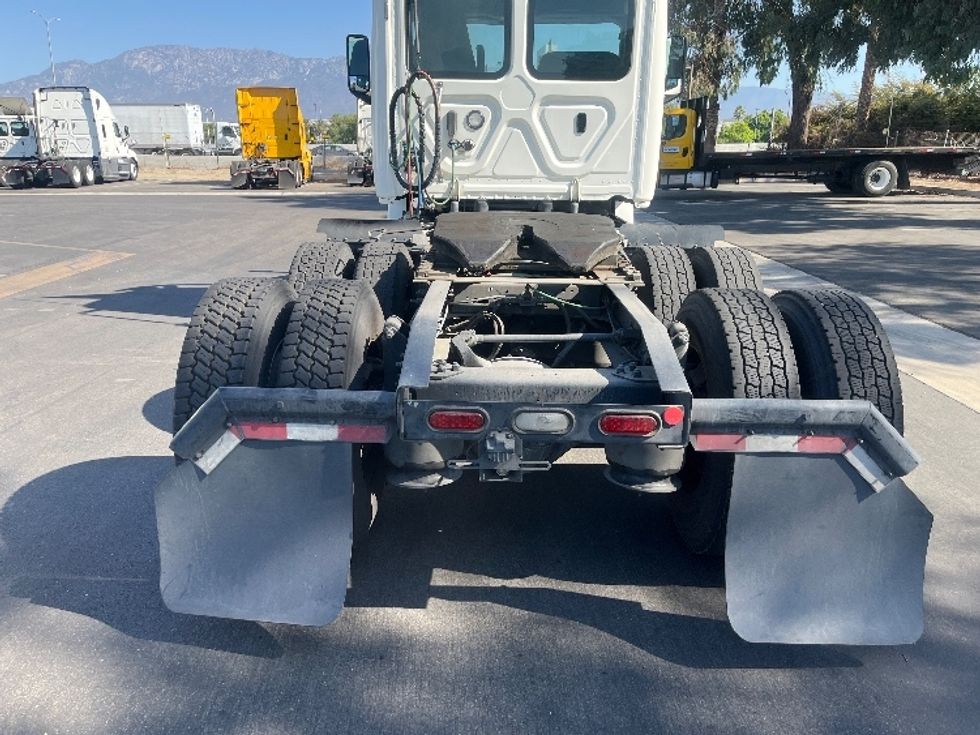Day Cab Tractor-Heavy Duty Tractors-Freightliner-2019-T12664ST-Fontana-CA-318,302\n\t\tmiles-$ 53,500 - Image 6